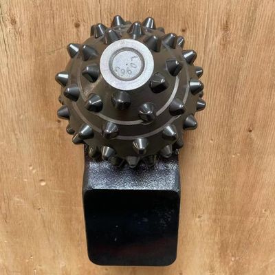 Machine à forger des rouleaux à cône de carbure