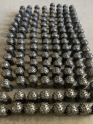 Conique à rouleaux minces et à rouleaux simples