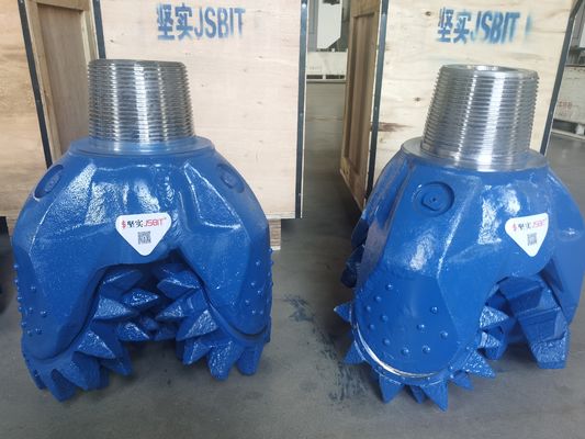 La meilleure qualité IADC217 17,5 pouces 444,5 mm Dent en acier Tricone Bit
